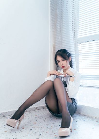 傻女张开双腿迎接高潮_国产剧电影在线观看